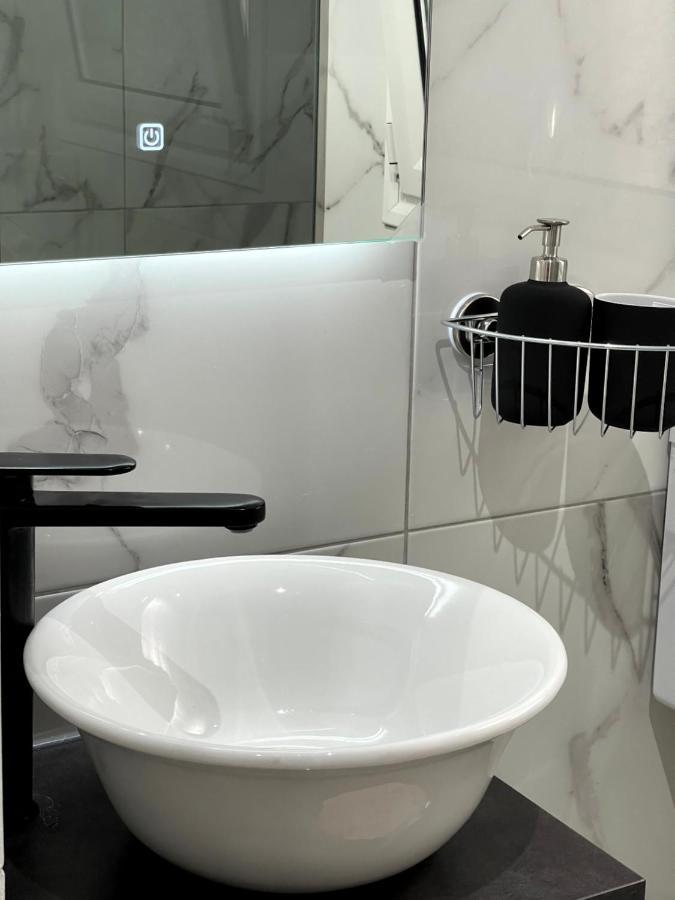 Η Ελπίδα Και Η Γιάννα Ξεκίνησαν Ένα Χώρο Cute Apartment Волос Екстериор снимка